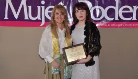 Nombran Mujer del Año a la Fiscal del Estado