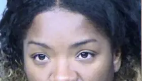 Abandona a hijos por irse de fiesta con amigas