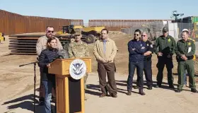 Concluyen las primeras 100 millas de muro fronterizo en Yuma