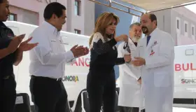 Beneficia Gobernadora a derechohabientes de Isssteson con ambulancias nuevas 