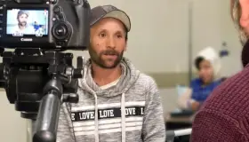 A salvo niño atacado por perros