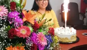 Festejan a Emma en su trabajo