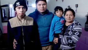Agradece madre nogalense atención a su hijo en el HIES