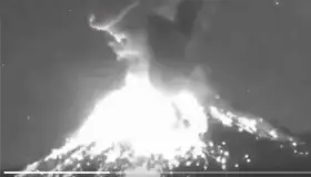 ‘El Popo’ emite explosión y en redes aseguran que se ve un OVNI