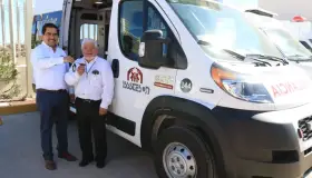 Entregan ambulancia a Isssteson de Nogales