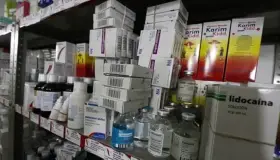 Se disparan precios de medicamentos ante desabasto en sector salud