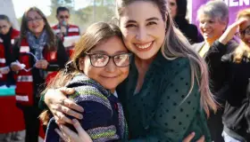 Reciben estudiantes 200 lentes gratuitos