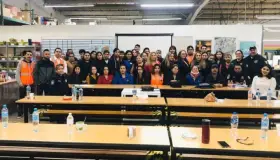 Previenen sobre el uso de drogas a trabajadores