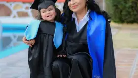 Daniela concluye licenciatura