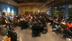 Disfrutan de Noche Bohemia