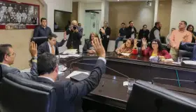Dictaminan comisiones diversos asuntos