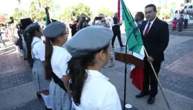 Conmemora SEC Aniversario de la Bandera Nacional 