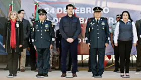 Protestan al recibir Bandera