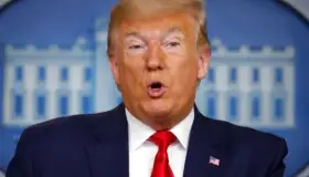 Trump analiza cerrar frontera con México por coronavirus