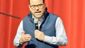 Presentan internos de Itama una obra