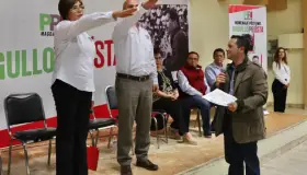 Toman protesta a dirigentes priístas