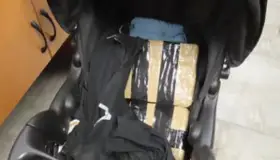 Llevaba marihuana en carriola de su bebé