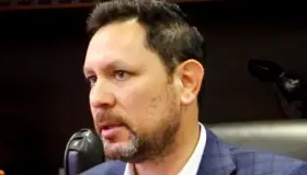 Exhorta el alcalde Kiko Munro abastecimiento de medicamentos