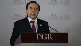 Giran orden de aprehensión contra Tomás Zerón por caso Ayotzinapa; huye a Canadá