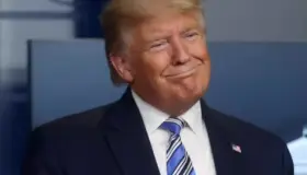 Trump da prioridad a economía y planea relajar medidas