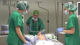 Compran ventiladores en China para enfermos en México; piden 5 mil más