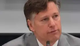 Embajador de EU en México pide a estadunidenses regresar a casa por Covid-19