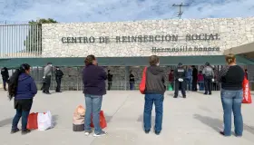 Visitan en orden a personas en prisión