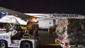 Llegan casi dos millones de cubrebocas desde China