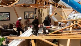 Suman 19 muertos por tornados en sur de EU