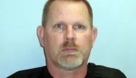 Detienen a agente por agresión sexual