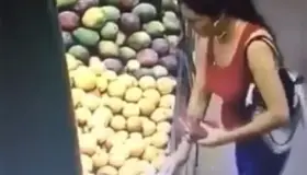 LO VIRAL: Señora roba billete a niño y redes sociales enfurecen