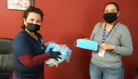 Dona Municipio 100 cubre-bocas al IMSS