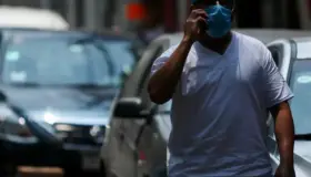 Llaman a médicos de entre 60 y 65 años para reforzar sector salud