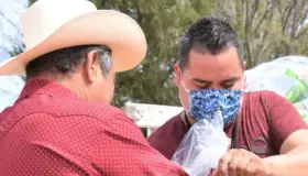 Apoya Alcalde a ancianos