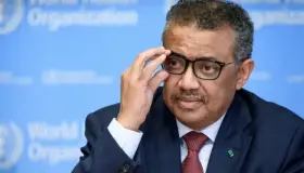 EU retira apoyo a OMS y China responde donando 30 mdd