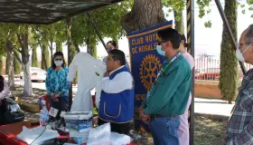 Entregan en hospitales material de protección