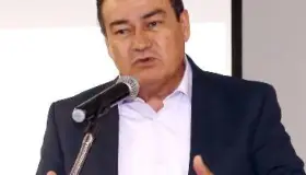 Invita la SEC a aprovechar becas