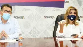 Reconoce a personal médico