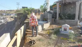 Afloran tumbas por obra en periférico