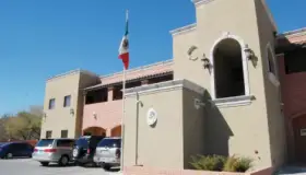 Orientan Consulados a mexicanos