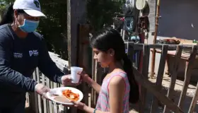 Apoya Peñasco con desayunos calientes a familias con necesidad alimentaria 