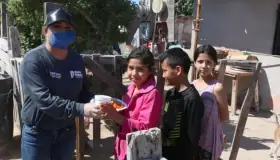 Apoya Kiko Munro con alimentos