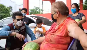 Entregan 30 toneladas de productos frescos