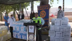 Entregan empresarios material