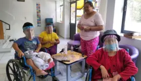 Apoyan a niños con alimentos