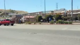 Demanda empresa a líder sindical