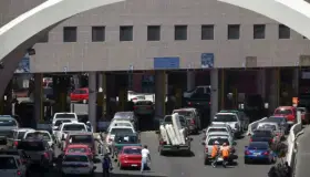 Indiferencia de arizonenses por Covid-19; disfrutan de playa