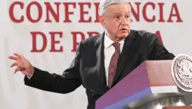 Llama a gobernadores al diálogo para reactivar economías