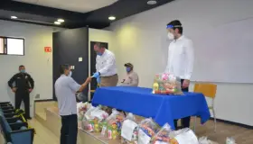 Entrega Alcalde apoyos