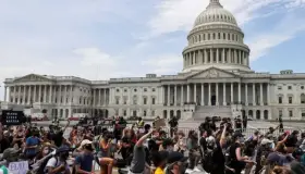 Jefe del Pentágono rechaza militarizar calles, como amaga Trump